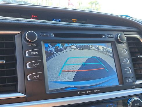 Used 2018 Toyota Highlander XLE image 24