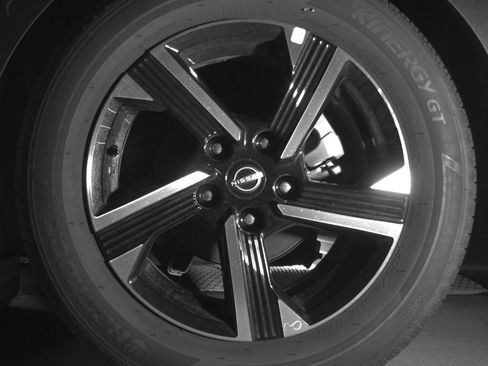 Used 2025 Nissan Sentra SV FWD image 14