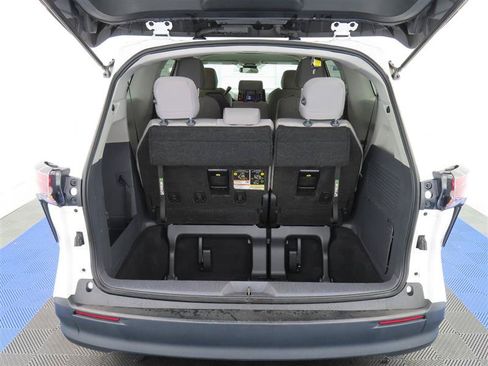 Used 2023 Toyota Sienna LE AWD/4WD image 12