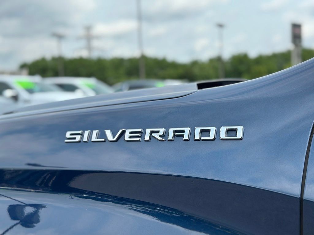 Used 2022 Chevrolet Silverado 1500 RST AWD/4WD image 40