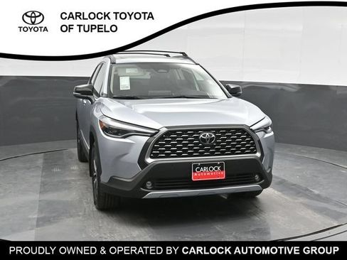Used 2025 Toyota Corolla Cross XLE w/ Convenience Package AWD/4WD image 6