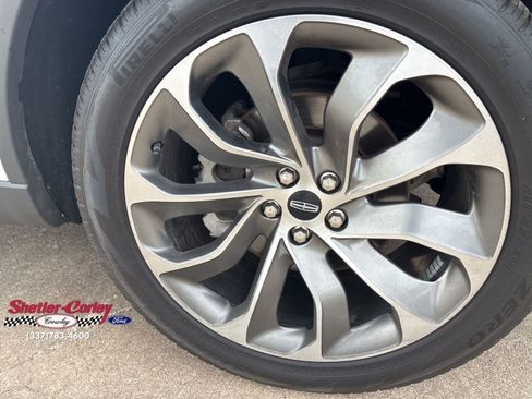 Used 2025 Lincoln Aviator 2WD image 2