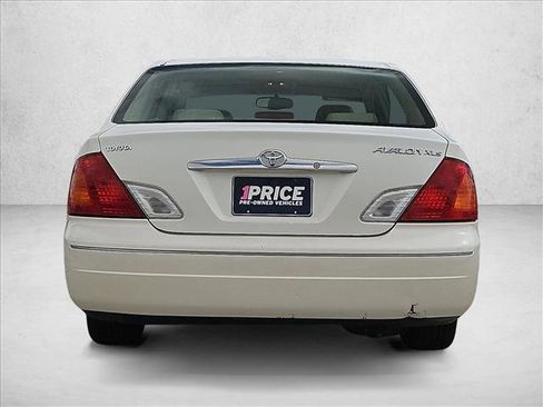 Used 2001 Toyota Avalon XLS FWD image 7