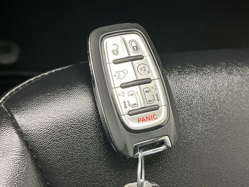 Used 2025 Chrysler Pacifica Select FWD image 27