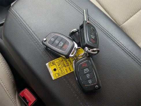 Used 2014 Hyundai Santa Fe Sport w/ Popular Equipment Package 02 image 33