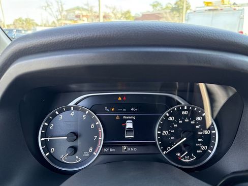 Used 2024 Nissan Titan SV w/ SV Bronze Edition Package image 15