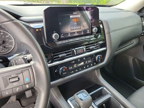 Used 2025 Nissan Pathfinder SV AWD/4WD image 24