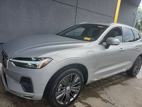 Used 2022 Volvo XC60 T8 Inscription w/ Advanced Package AWD/4WD image 2