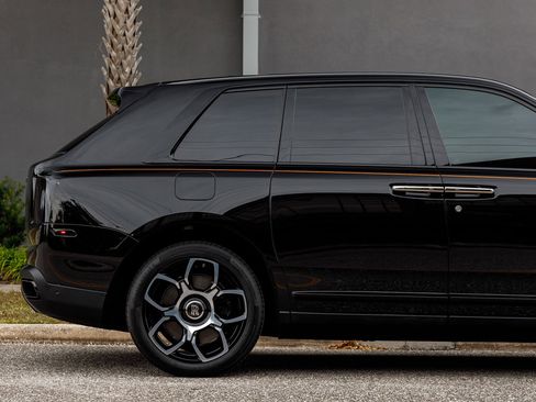 Used 2022 Rolls-Royce Cullinan Black Badge w/ Dark Exterior Package image 13