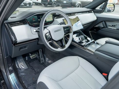New 2025 Land Rover Range Rover Sport Dynamic SE image 11