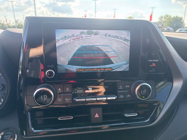 Used 2023 Toyota Highlander LE FWD image 29