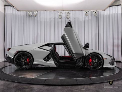 Used 2024 Lamborghini Revuelto AWD/4WD image 27