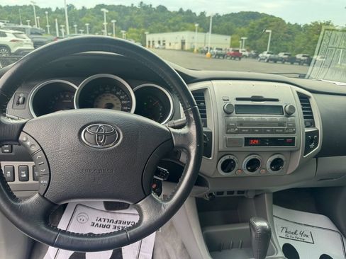 Used 2010 Toyota Tacoma 4x4 Access Cab V6 w/ TRD Off-Road Pkg image 18