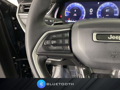 Used 2023 Jeep Grand Cherokee Altitude image 23