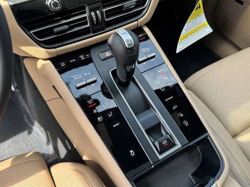 New 2026 Porsche Macan image 22