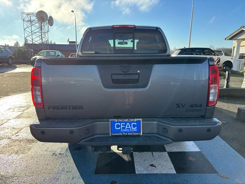 Used 2020 Nissan Frontier SV w/ Midnight Edition Floor Mats image 4