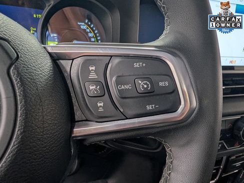 Used 2025 Jeep Wrangler Unlimited Sahara AWD/4WD image 18