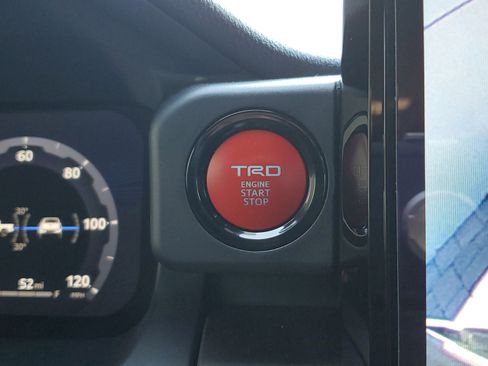 Used 2024 Toyota Tacoma TRD Sport image 32