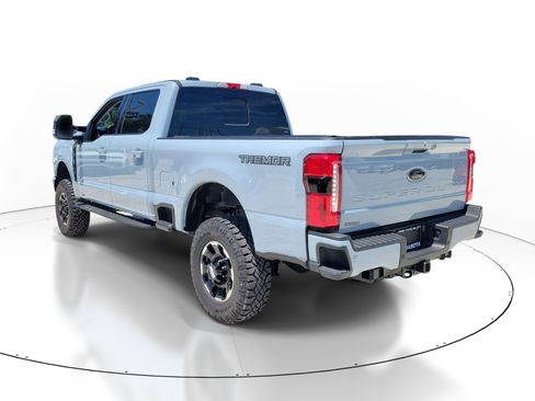 Used 2024 GMC Sierra 1500 AT4 w/ Technology Package AWD/4WD image 4