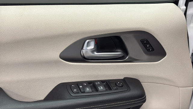 Used 2024 Chrysler Pacifica Limited FWD image 20