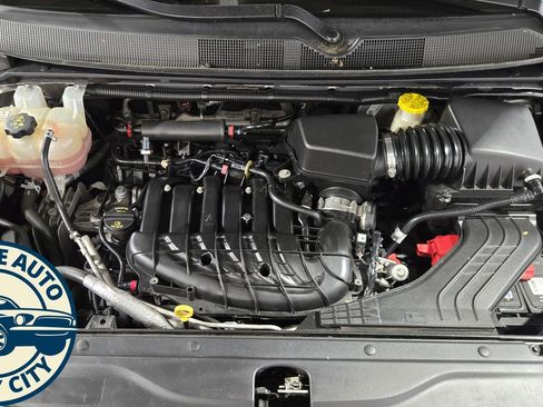 Used 2019 Chrysler Pacifica Touring Plus w/ Tire & Wheel Group FWD image 38