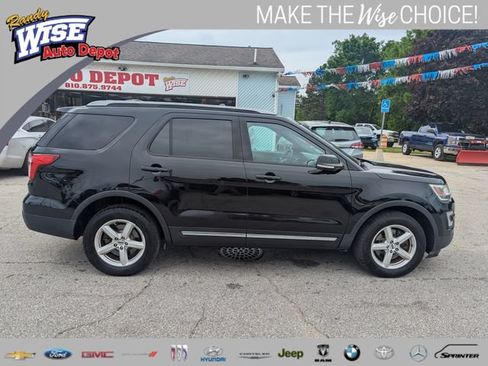 Used 2017 Ford Explorer XLT w/ Equipment Group 202A AWD/4WD image 2