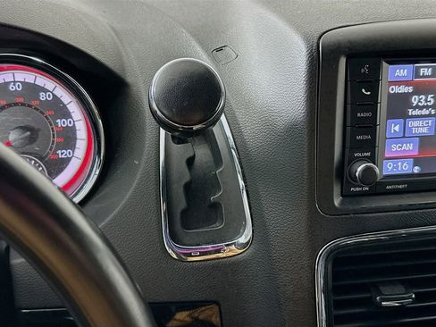 Used 2019 Dodge Grand Caravan SXT image 21