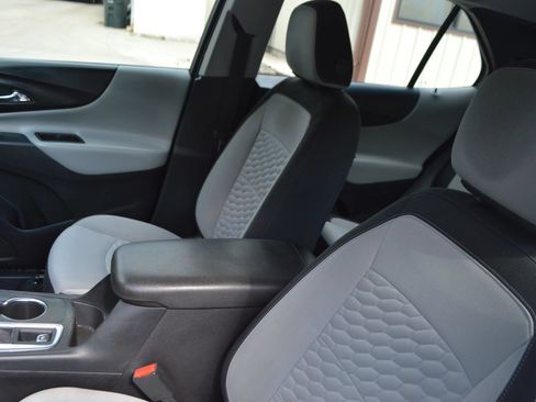 Used 2018 Chevrolet Equinox LS FWD image 15