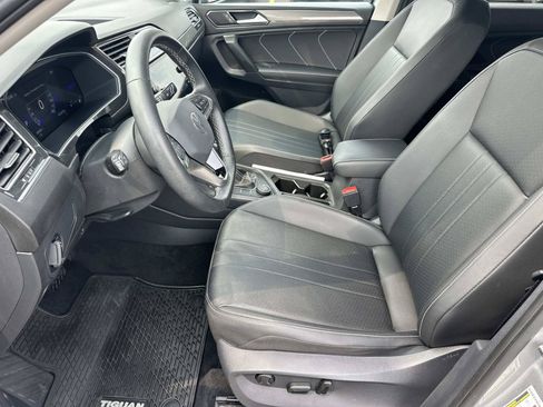 Used 2023 Volkswagen Tiguan SE AWD/4WD image 18