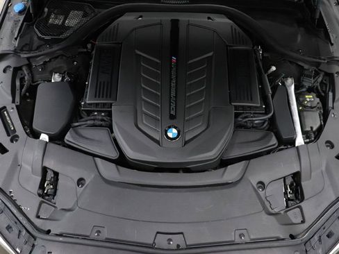 Used 2021 BMW M760i xDrive w/ Luxury Rear Seating Package image 33
