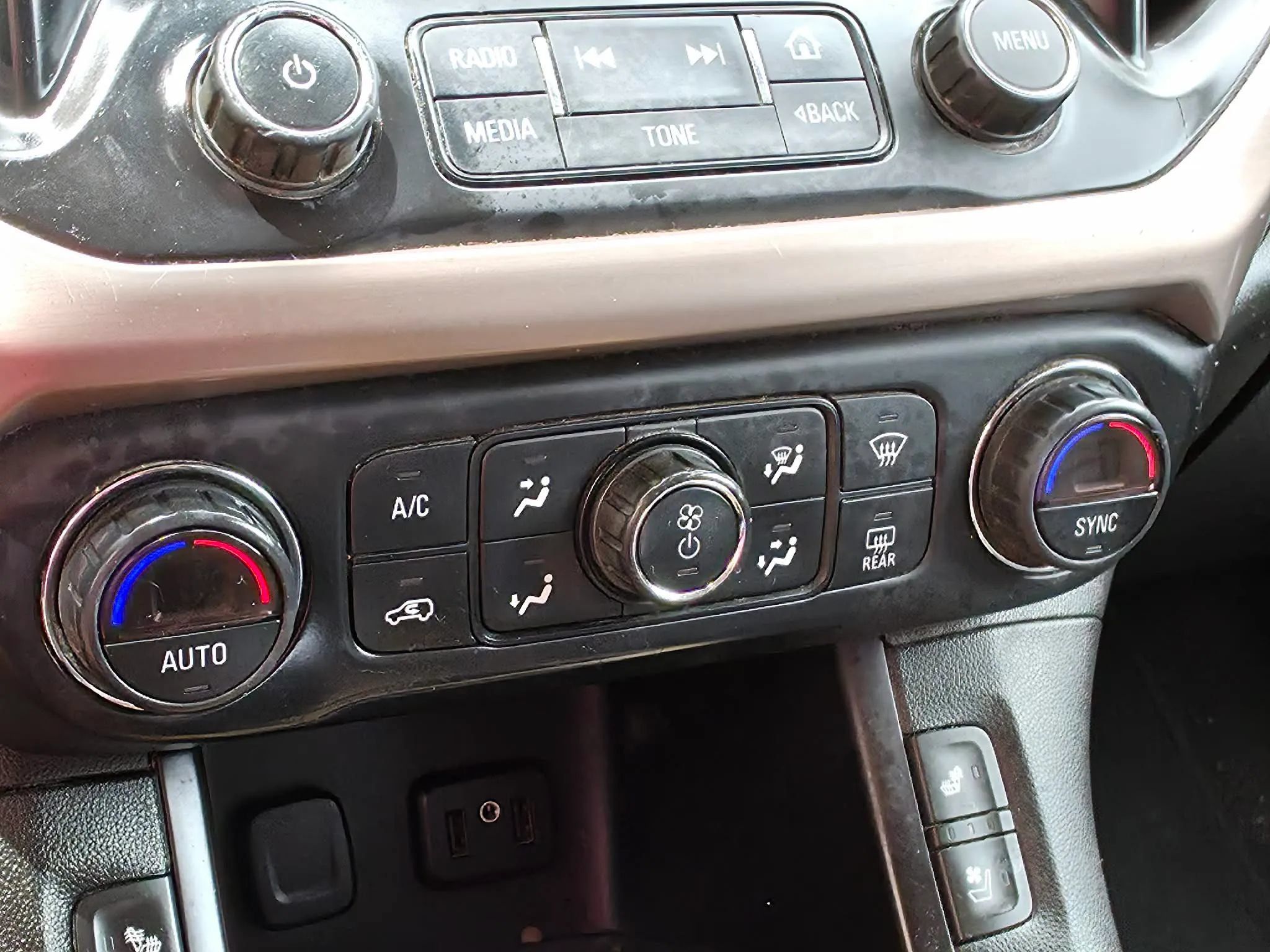 Used 2018 GMC Acadia Denali w/ Technology Package FWD image 31