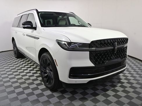 New 2026 Lincoln Navigator L Reserve w/ Jet Appearance Package image 9