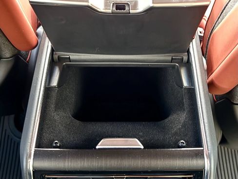 Certified 2025 Land Rover Range Rover SV AWD/4WD image 37