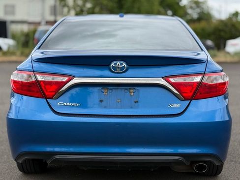 Used 2017 Toyota Camry XSE w/ Moonroof Package FWD image 4