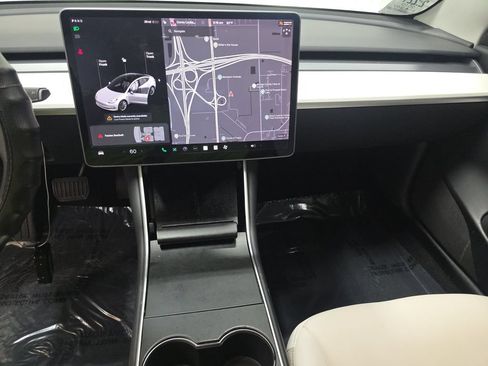 Used 2019 Tesla Model 3 Standard Range RWD image 4