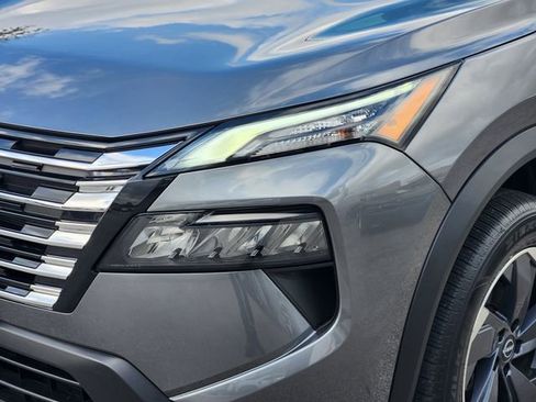 Used 2025 Nissan Rogue SV image 6