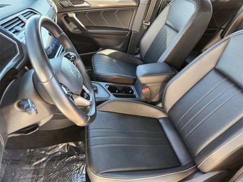 Used 2022 Volkswagen Tiguan SE R-Line image 5