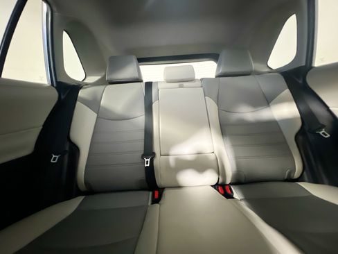 Used 2020 Toyota RAV4 XLE Premium image 32