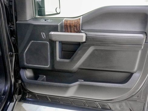 Used 2015 Ford F150 Platinum w/ Equipment Group 701A Luxury image 32