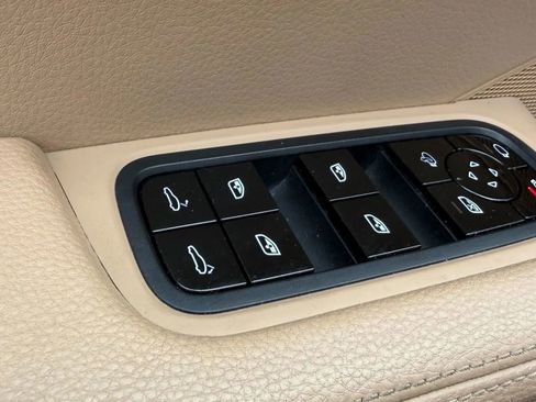 Used 2019 Porsche Cayenne S w/ Premium Plus Package image 30