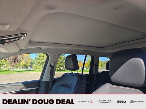 Used 2023 Jeep Grand Cherokee Limited image 23