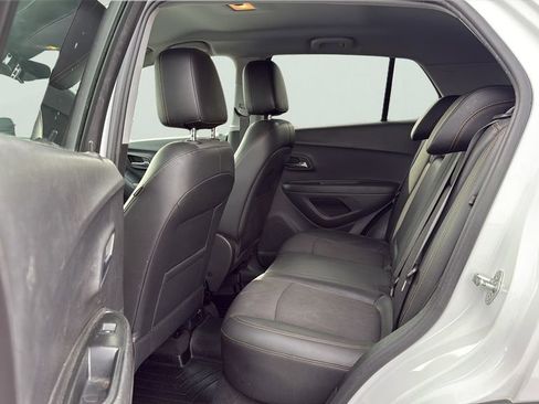 Used 2020 Chevrolet Trax LT w/ Redline Edition image 19