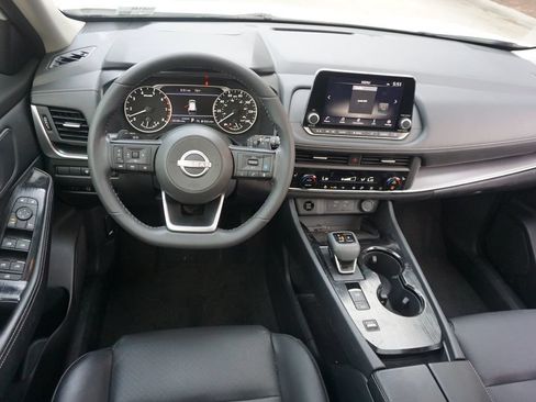 Used 2024 Nissan Rogue SV w/ SV Premium Package FWD image 6