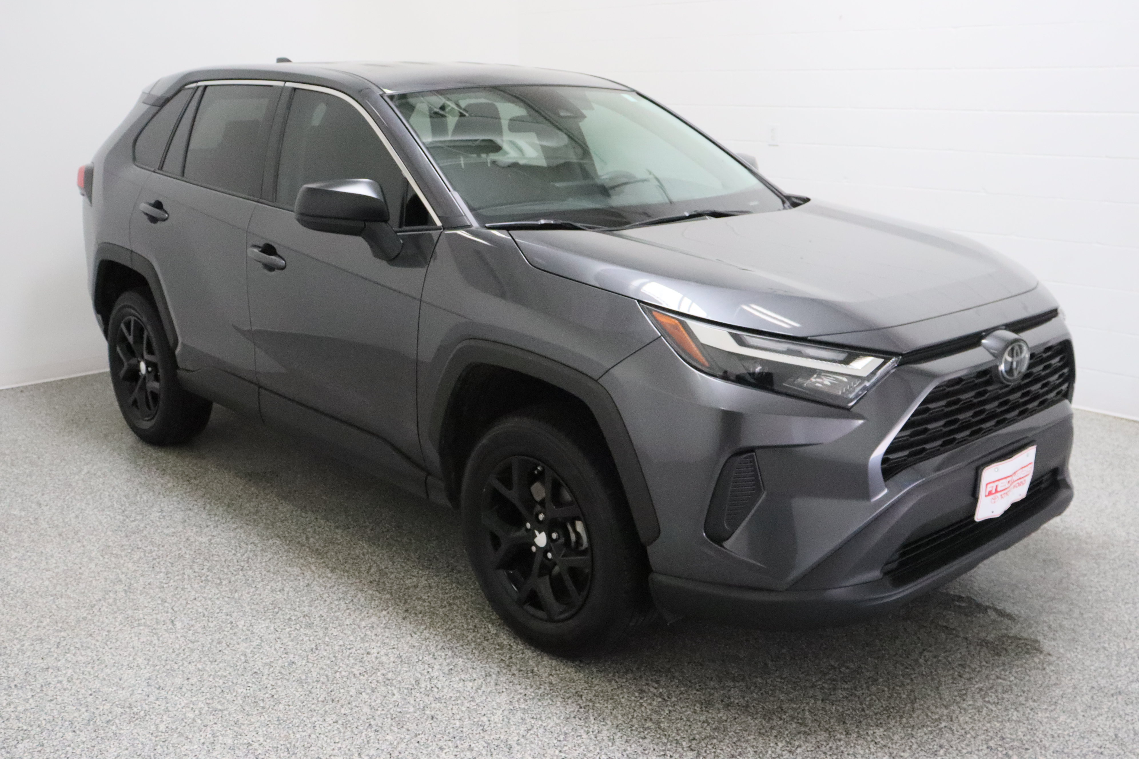 Used 2024 Toyota RAV4 LE FWD image 4