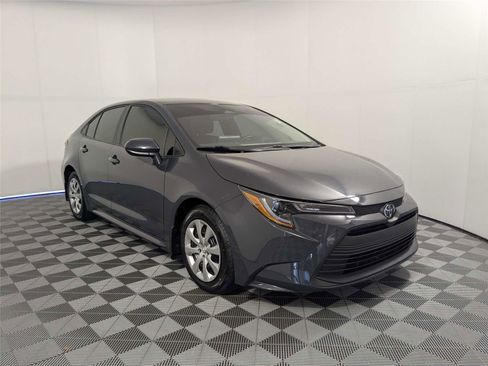 Certified 2025 Toyota Corolla LE FWD image 3