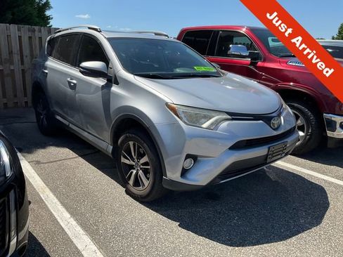 Used 2018 Toyota RAV4 XLE FWD image 1