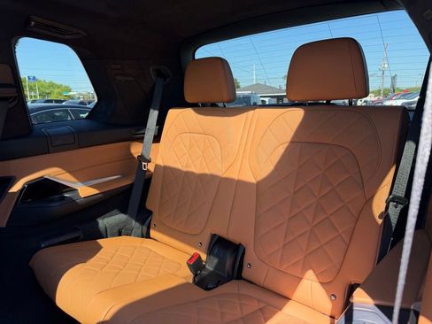 Used 2023 BMW X7 xDrive40i w/ M Sport Package AWD/4WD image 26