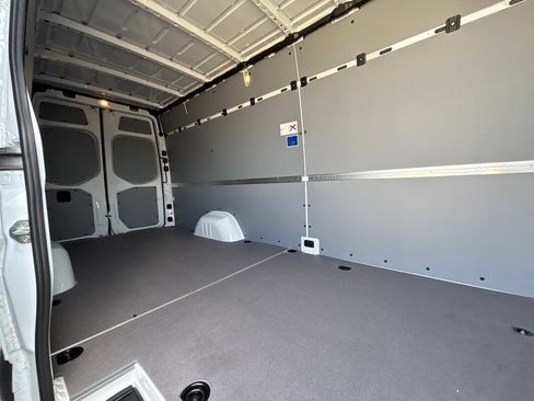 Used 2025 Mercedes-Benz Sprinter 2500 image 14