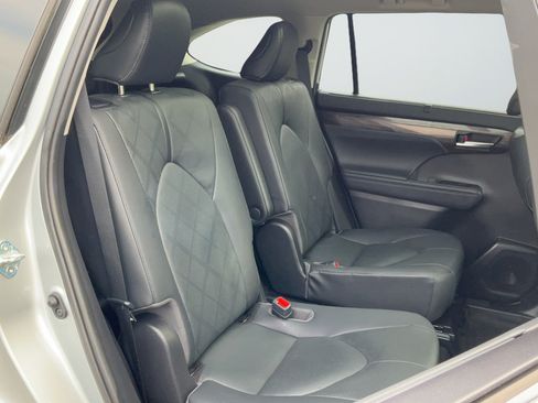 Used 2020 Toyota Highlander Platinum AWD/4WD image 21