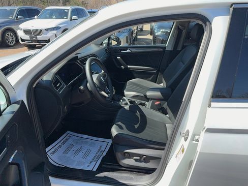 Used 2023 Volkswagen Tiguan SE AWD/4WD image 9